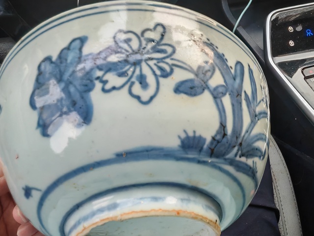 古玩陶瓷青花花卉紋碗真品鑒賞圖