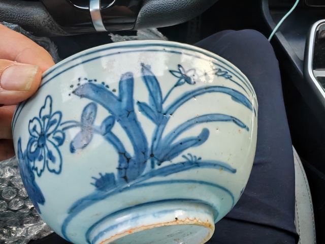 古玩陶瓷青花花卉紋碗真品鑒賞圖