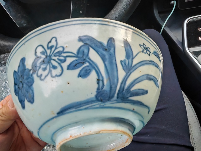 古玩陶瓷青花花卉紋碗真品鑒賞圖