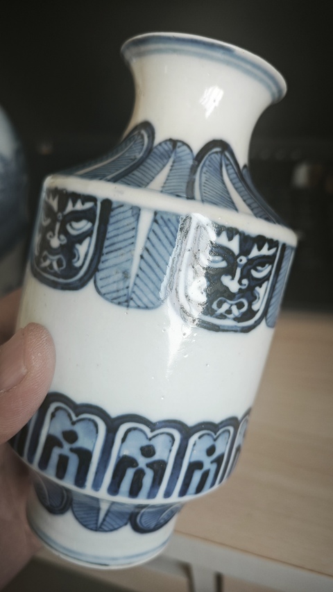 古玩陶瓷青花饕餮紋撇口瓶，疑似復窯真品鑒賞圖