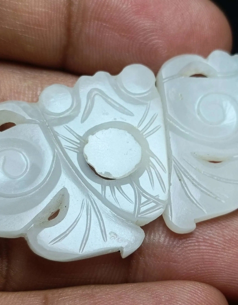 古玩玉器清代一級(jí)白和田籽料玉雕“蝴蝶帶扣”拍賣(mài)，當(dāng)前價(jià)格5500元