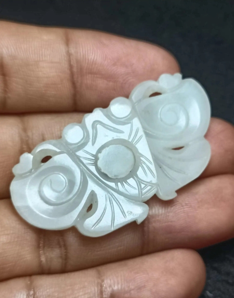 古玩玉器清代一級(jí)白和田籽料玉雕“蝴蝶帶扣”拍賣(mài)，當(dāng)前價(jià)格5500元