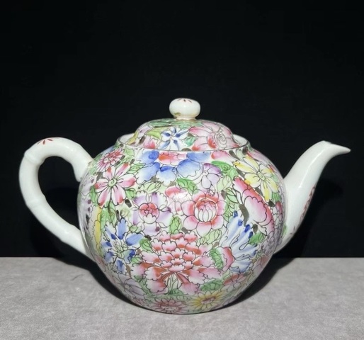 古玩陶瓷粉彩百花茶壺拍賣(mài)，當(dāng)前價(jià)格1088元