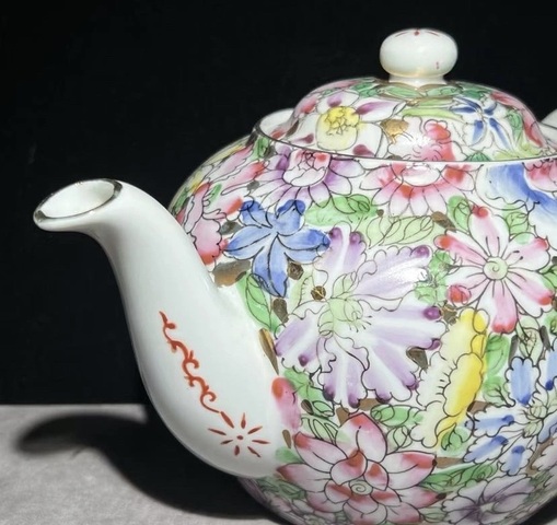 古玩陶瓷粉彩百花茶壺拍賣(mài)，當(dāng)前價(jià)格1088元