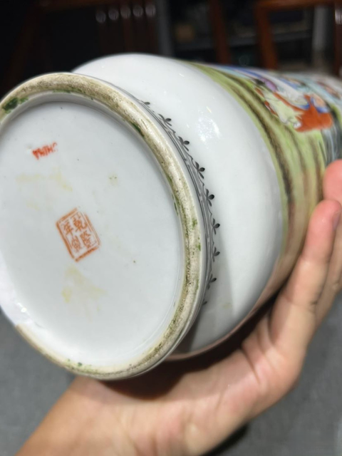 古玩陶瓷民國粉彩「桃園夜宴圖」棒槌瓶拍賣，當前價格3300元