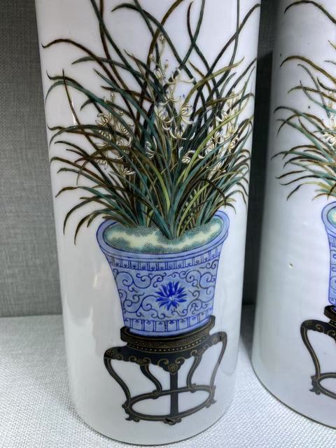 古玩陶瓷花卉紋帽筒真品鑒賞圖