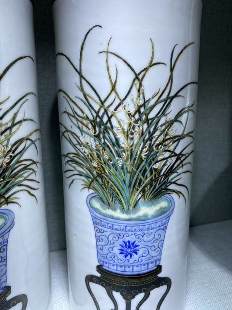 古玩陶瓷花卉紋帽筒真品鑒賞圖