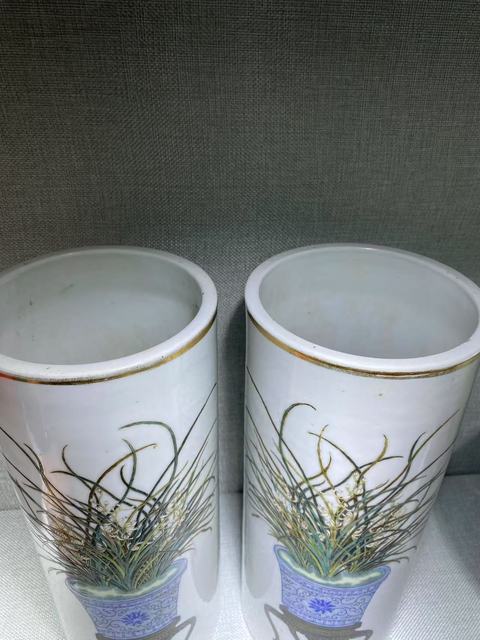 古玩陶瓷花卉紋帽筒真品鑒賞圖