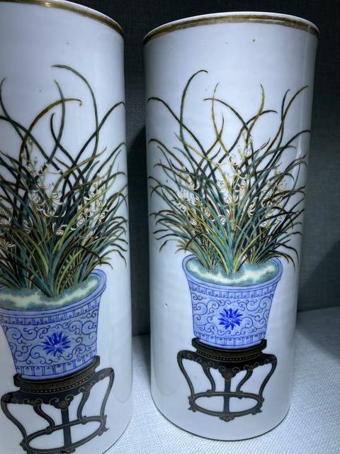 古玩陶瓷花卉紋帽筒真品鑒賞圖