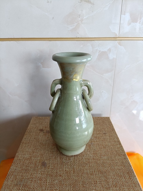 古玩陶瓷館藏級精品宋末元初龍泉青瓷雙耳瓶拍賣，當前價格9800元