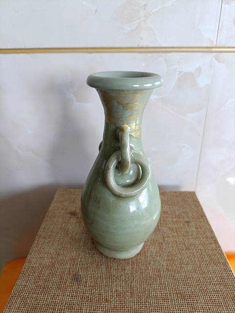 古玩陶瓷館藏級精品宋末元初龍泉青瓷雙耳瓶拍賣，當前價格9800元