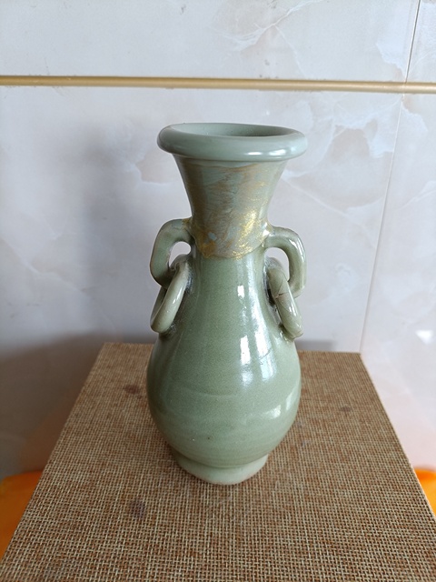 古玩陶瓷館藏級精品宋末元初龍泉青瓷雙耳瓶拍賣，當前價格9800元