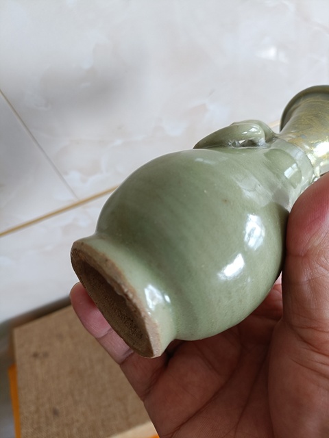 古玩陶瓷館藏級精品宋末元初龍泉青瓷雙耳瓶拍賣，當前價格9800元