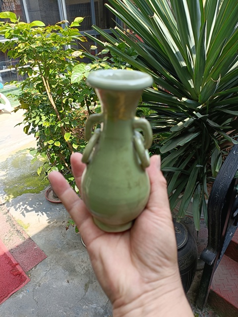古玩陶瓷館藏級精品宋末元初龍泉青瓷雙耳瓶拍賣，當前價格9800元