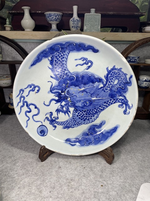 域鉴古玩】清早期雍正青花过墙龙纹大盘拍卖价格/图片/值多少钱