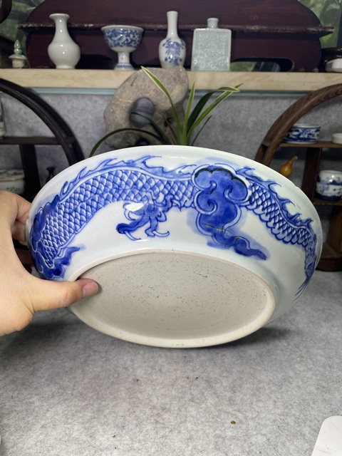 域鉴古玩】清早期雍正青花过墙龙纹大盘拍卖价格/图片/值多少钱