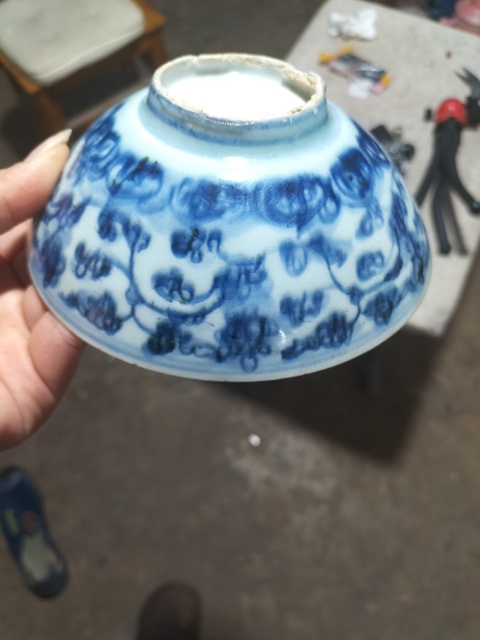 古玩陶瓷明中期 青花蓮?fù)邪藢毤y碗拍賣,當(dāng)前價格1600元