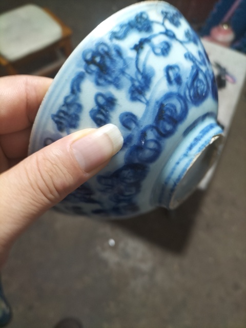 古玩陶瓷明中期 青花蓮?fù)邪藢毤y碗拍賣,當(dāng)前價格1600元