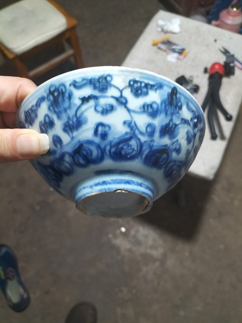 古玩陶瓷明中期 青花蓮?fù)邪藢毤y碗拍賣,當(dāng)前價格1600元