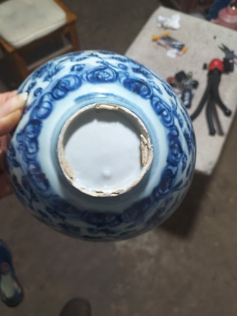古玩陶瓷明中期 青花蓮?fù)邪藢毤y碗拍賣,當(dāng)前價格1600元