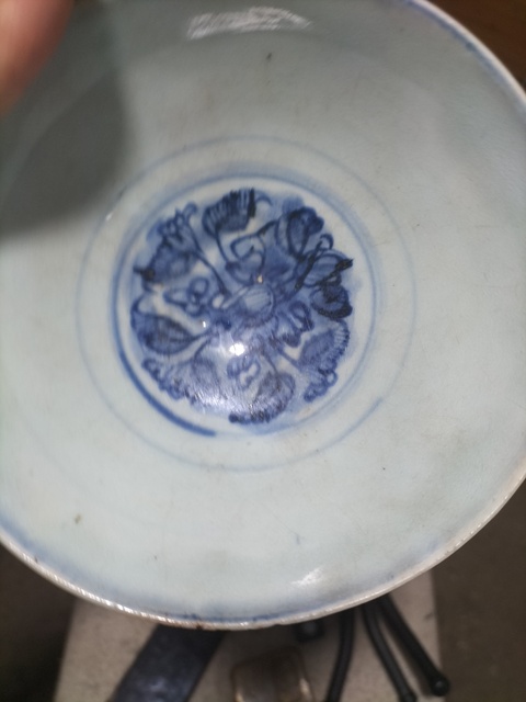 古玩陶瓷明中期 青花蓮?fù)邪藢毤y碗拍賣,當(dāng)前價格1600元