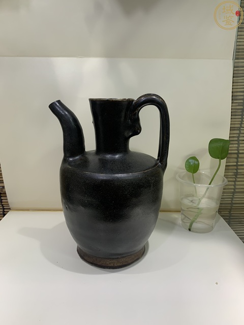 古玩陶瓷北宋耀州窯黑釉執壺真品鑒賞圖