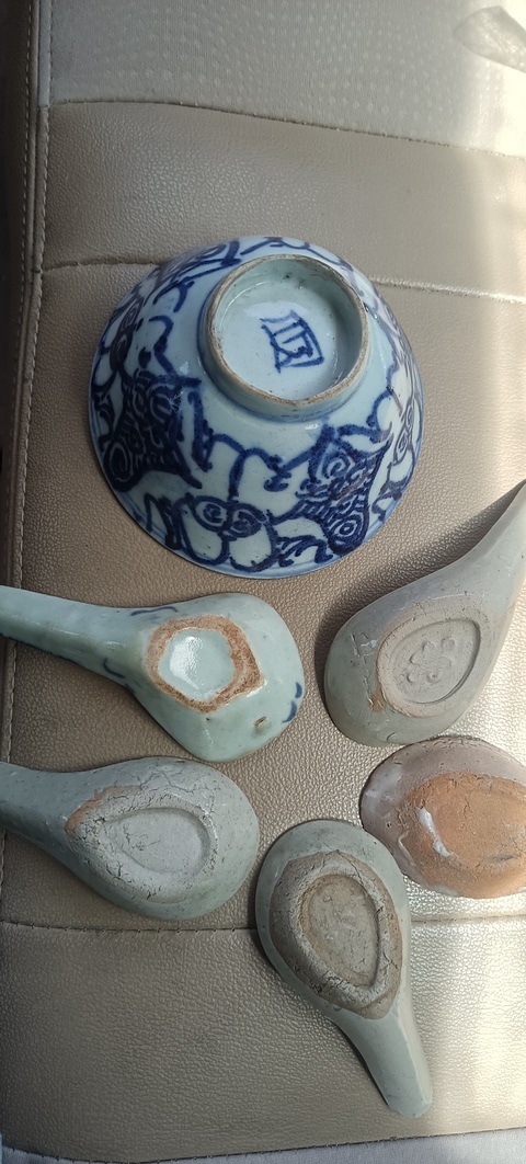 古玩陶瓷5個青花湯勺、一個青花碗拍賣,當前價格0元