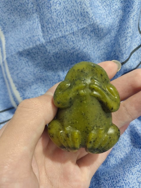 古玩玉器獨山玉雕“青蛙”把件拍賣，當前價格566元
