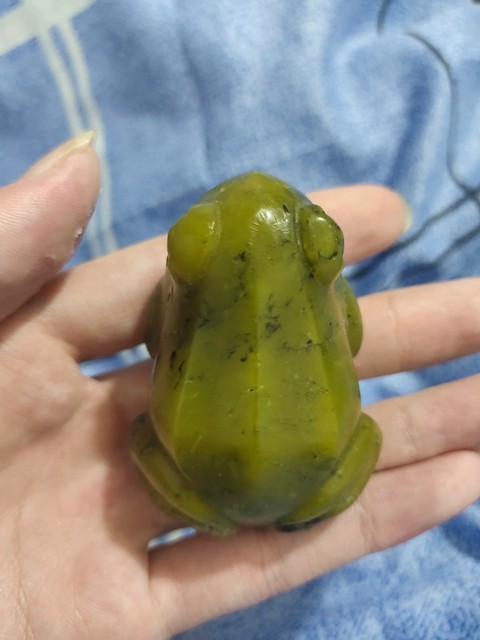 古玩玉器獨山玉雕“青蛙”把件拍賣，當前價格566元