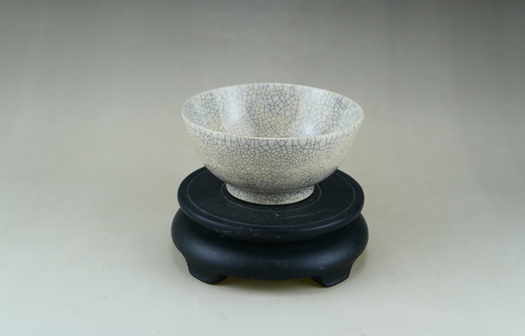 古玩陶瓷清晚期.哥釉茶碗拍賣，當前價格288元