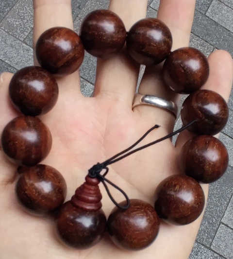 古玩玉器天然“小葉紫檀”手串拍賣,當前價格666元