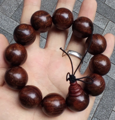 古玩玉器天然“小葉紫檀”手串拍賣,當前價格666元