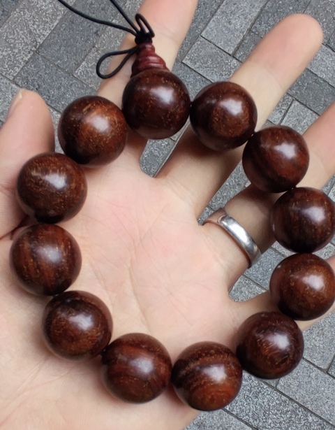 古玩玉器天然“小葉紫檀”手串拍賣,當前價格666元