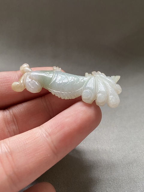 古玩玉器（一口價(jià)放漏）創(chuàng)匯期翡翠雕“魚形”掛件拍賣，當(dāng)前價(jià)格1800元