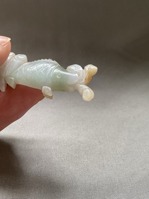 古玩玉器（一口價(jià)放漏）創(chuàng)匯期翡翠雕“魚形”掛件拍賣，當(dāng)前價(jià)格1800元