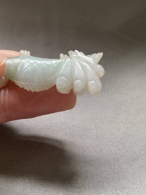 古玩玉器（一口價(jià)放漏）創(chuàng)匯期翡翠雕“魚形”掛件拍賣，當(dāng)前價(jià)格1800元