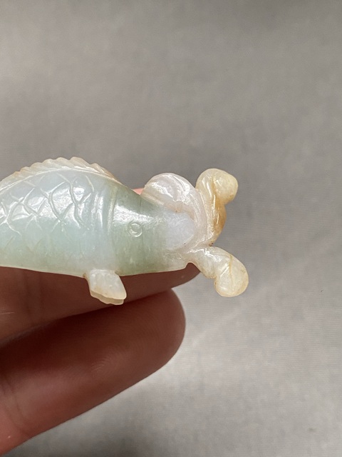 古玩玉器（一口價(jià)放漏）創(chuàng)匯期翡翠雕“魚形”掛件拍賣，當(dāng)前價(jià)格1800元