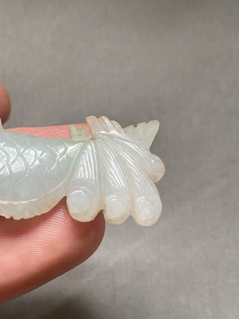 古玩玉器（一口價(jià)放漏）創(chuàng)匯期翡翠雕“魚形”掛件拍賣，當(dāng)前價(jià)格1800元