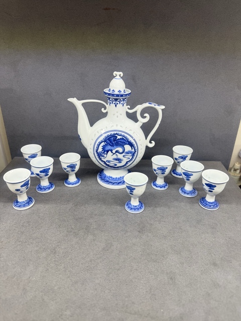 古玩陶瓷青花團(tuán)鳳玲瓏瓷壺一套拍賣，當(dāng)前價(jià)格68000元