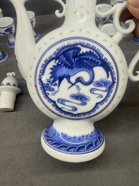 古玩陶瓷青花團(tuán)鳳玲瓏瓷壺一套拍賣，當(dāng)前價(jià)格68000元