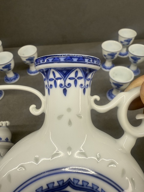 古玩陶瓷青花團(tuán)鳳玲瓏瓷壺一套拍賣，當(dāng)前價(jià)格68000元