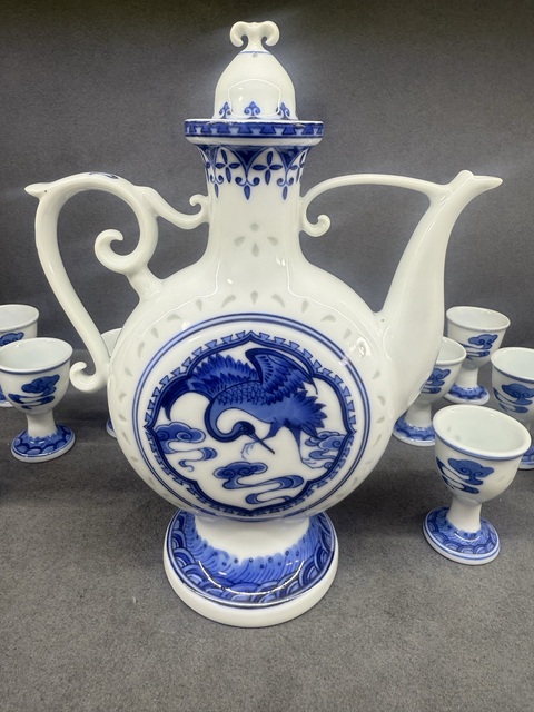 古玩陶瓷青花團(tuán)鳳玲瓏瓷壺一套拍賣，當(dāng)前價(jià)格68000元