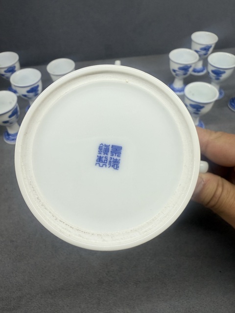 古玩陶瓷青花團(tuán)鳳玲瓏瓷壺一套拍賣，當(dāng)前價(jià)格68000元