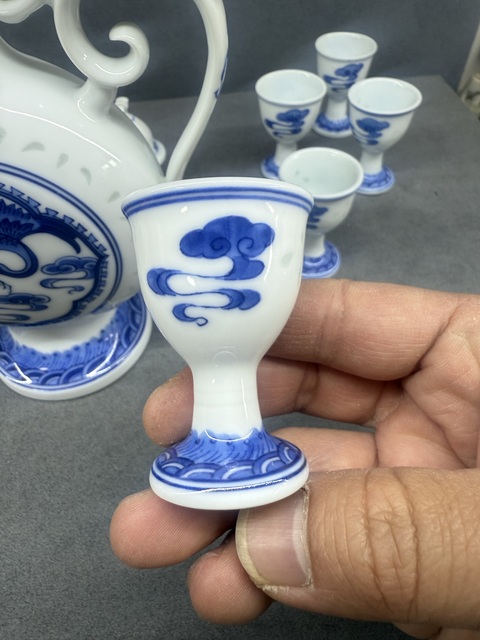 古玩陶瓷青花團(tuán)鳳玲瓏瓷壺一套拍賣，當(dāng)前價(jià)格68000元