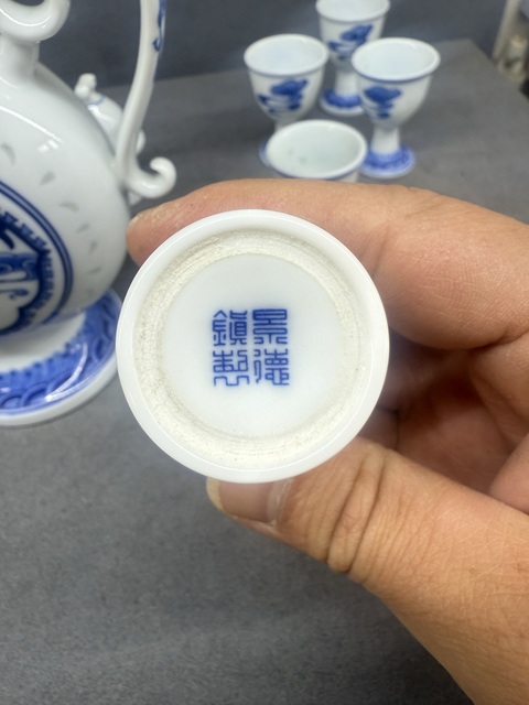 古玩陶瓷青花團(tuán)鳳玲瓏瓷壺一套拍賣，當(dāng)前價(jià)格68000元