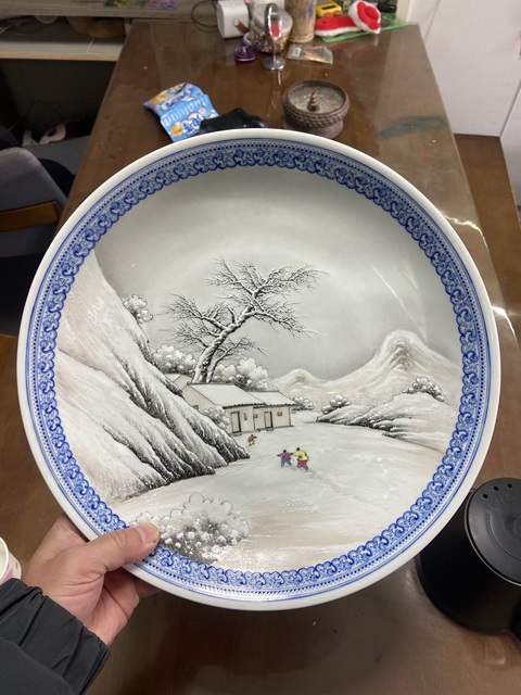 古玩陶瓷民國(guó)解放初余文襄風(fēng)格粉彩雪景山水人物盤(pán)拍賣(mài)，當(dāng)前價(jià)格98000元