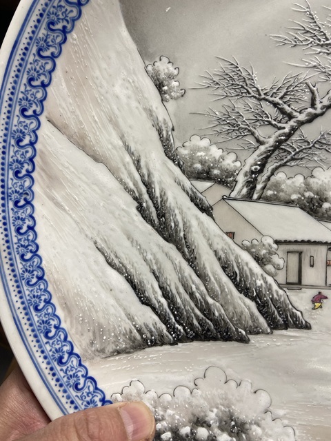 古玩陶瓷民國(guó)解放初余文襄風(fēng)格粉彩雪景山水人物盤(pán)拍賣(mài)，當(dāng)前價(jià)格98000元