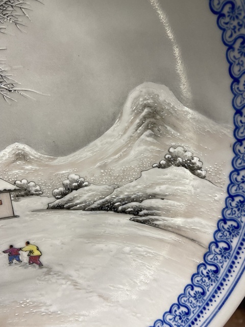 古玩陶瓷民國(guó)解放初余文襄風(fēng)格粉彩雪景山水人物盤(pán)拍賣(mài)，當(dāng)前價(jià)格98000元