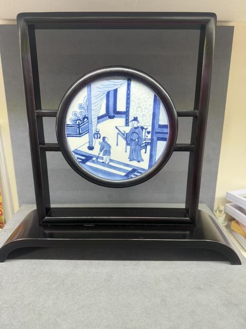 古玩陶瓷康熙 人物紋青花瓷片插屏拍賣，當(dāng)前價格9800元