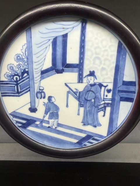 古玩陶瓷康熙 人物紋青花瓷片插屏拍賣，當(dāng)前價格9800元